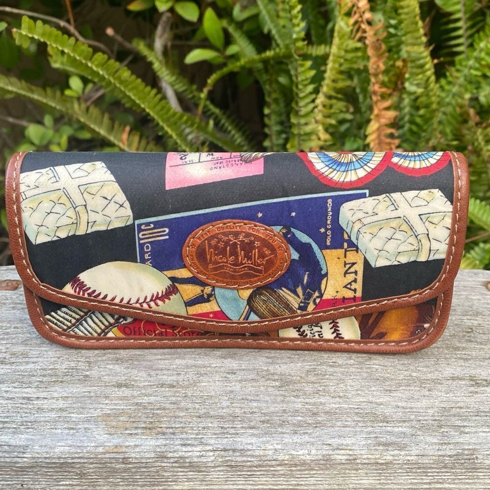 Nicole Miller Novelty Baseball MLB World Series Sunglasses/Glasses Case EUC